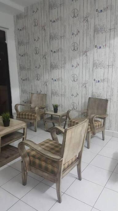 3Rooms 10Pax Mc 5 Star Hotel Sofa&Bed Mrt Mcd Axiata Seri Kembangan Exterior foto